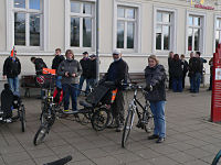 Ein Gruppe steht in Lüneburg …

Aufnahmestandort:
N 53° 14′ 59.13″, O 10° 25′ 9.25″