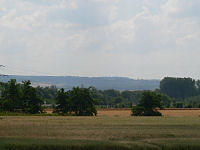 Im Hintergrund: das Wesergebirge

Aufnahmestandort:
N 52° 17′ 38.72″, O 9° 21′ 34.81″